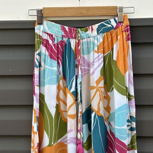 True Destinations Crop Wide Ruffle Leg Pants Size Medium Tropical Print Pull On - Picture 2 of 13
